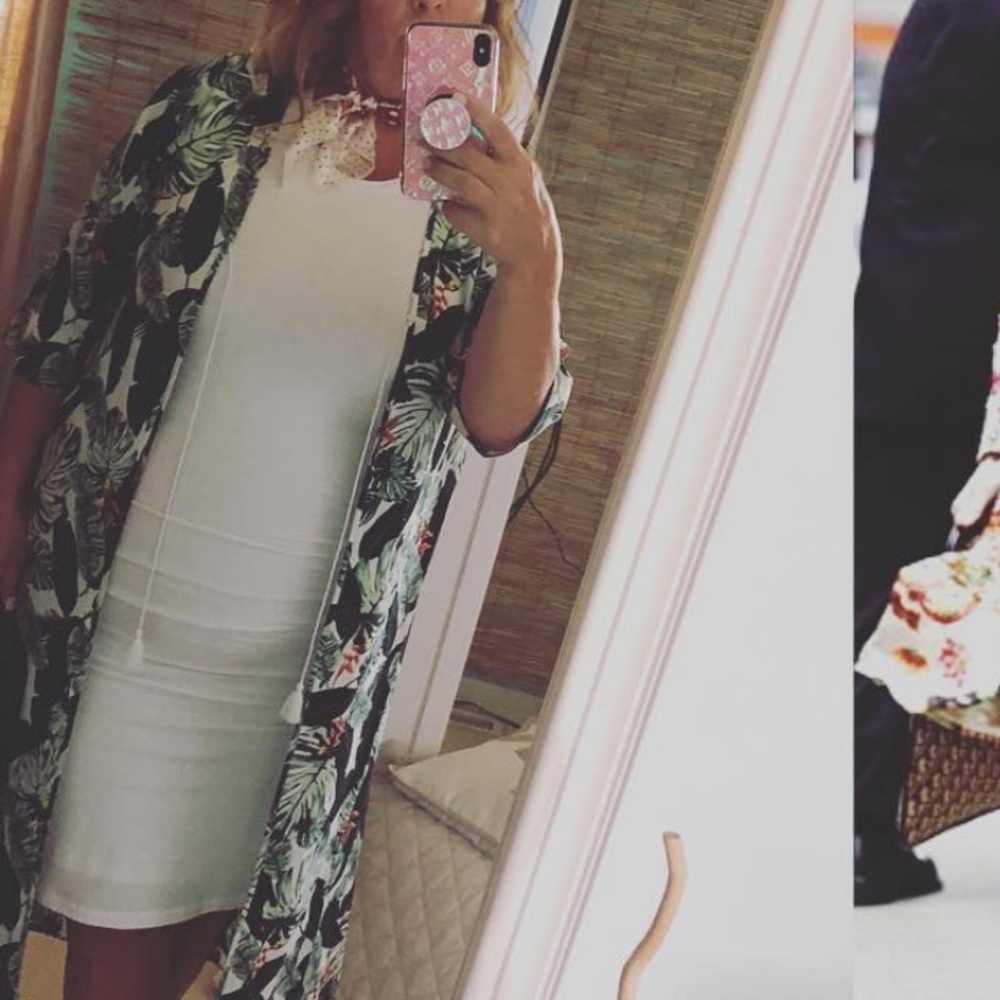 Palm print duster